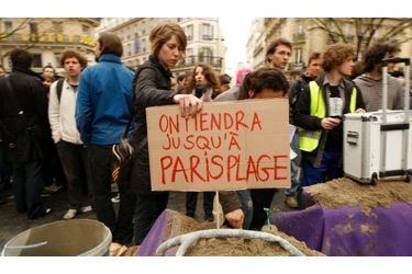 A l’appel de la coordination nationale des universités, les opposants à la réforme des universités ont manifesté aujourd’hui en France, voulant prouver, alors que le mouvement de protestation entame sa dixième semaine, qu’il ne s’essouffle pas.