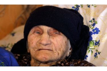 Antisa Khvichava, une géorgienne qui vit actuellement à Sachino dans la Caucase avec toute sa famille, serait âgée de 130 ans. Néanmoins, l&#039;authenticité des papiers de la veille dame qui dit être née en 1880, sont toujours en cours de vérification.