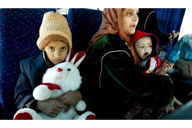  De nombreuses familles venues du Bengladesh fuient la Libye, où ils avaient immigré, pour gagner la Tunisie, notamment au camp de réfugié de Rad Jdir, à la frontière tunisienne.
