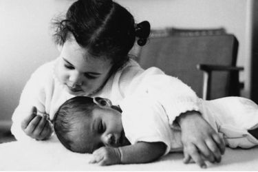 Kamala Harris et sa soeur Maya, bébé.