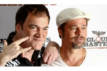 On ne les présente plus. Le réalisateur américain Quentin Tarantino (à gauche) et l&#039;acteur Brad Pitt (à droite) actuellement en pleine tournée promotionnelle de leur dernier film, intitulé &quot;Inglourious Basterds&quot;, à Berlin (Allemagne).