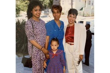 Kamala Harris avec sa soeur Maya, sa mère Shyamala Gopalan et sa nièce Meena.