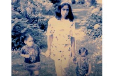 Kamala et Maya Harris avec leur mère Shyamala Gopalan.