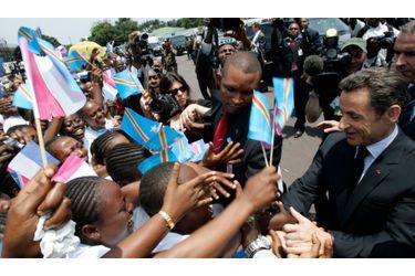 S&#039;adressant au parlement congolais réuni en Congrès, Nicolas Sarkozy a plaidé jeudi pour une meilleure coopération entre les pays de l&#039;Afrique des Grands Lacs, déchirés par les conflits ces dernières années. Le président français a notamment salué la &quot;décision courageuse&quot; de son homologue de RDC, Joseph Kabila, qui a &quot;tendu la main&quot; au Rwanda pour lutter avec lui contre les rebelles hutus des Forces démocratiques pour la libération du Rwanda (FDLR) opérant dans la province orientale de Kivu. &quot;Je veux y voir les prémices d&#039;une véritable refondation de toute la région&quot;, a-t-il ajouté.