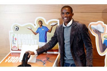 Le footballeur camerounais de l'Inter de Milan, Samuel Eto'o, a pris part à la campagne "Shoe Aid for Africa" lundi à Barcelone, destinée à venir en aide aux jeunes africains.