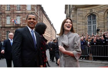 Le président des Etats-Unis a été accueilli à Strasbourg par Carla et Nicolas Sarkozy. Lors d’une cérémonie de bienvenue au Palais Rohan de Starsbourg, Barack Obama a pu entendre, en compagnie de la First Lady Michelle, the Star-Spangled Banner, l&#039;hymne américain, devant les troupes françaises.