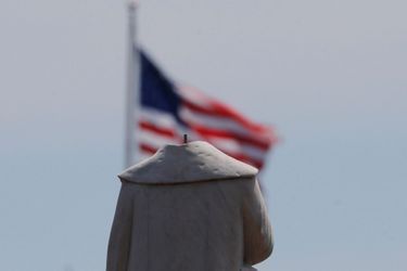 Statue de Christophe Colomb décapitée dans la nuit à Boston.