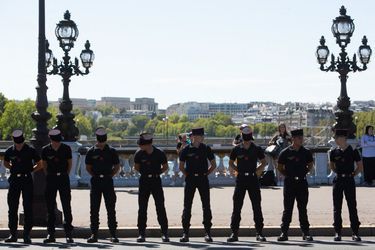 Les pompiers sur le pont Alexandre III.