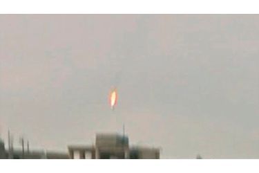 L&#039;avion que l&#039;on voit sur cette photo, abattu samedi matin au-dessus de Benghazi était un appareil des insurgés selon une source rebelle.
