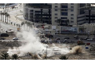 Les autorités de Bahreïn ont démoli la statue de la place Pearl, à Manama, l&#039;épicentre des manifestations anti-gouvernementales dans le petit Etat du Golfe. Le gouvernement a dit que c&#039;était pour effacer &quot;des mauvais souvenirs&quot;.