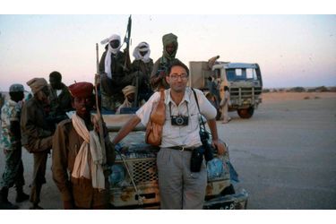 <br />
Benoit Gysembergh sur le théâtre des opérations au Tchad, en 1990. 