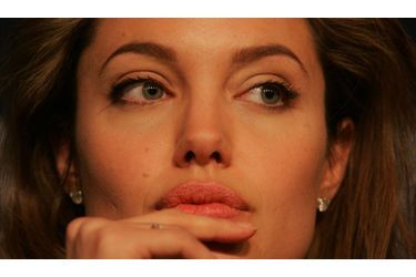 Angelina Jolie, ambassadrice de bonne volonté du Haut commissariat des Nations Unies pour les réfugiés (HCR), très concentrée à une réunion du Forum économique de Davos jeudi.
