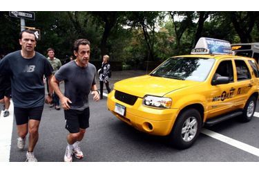 Quelques semaines après avoir été victime d&#039;un léger malaise lors d&#039;un jogging, Nicolas Sarkozy a repris la course à pied. Le président de la République s&#039;est livré à l&#039;exercice dans les rues de New York.