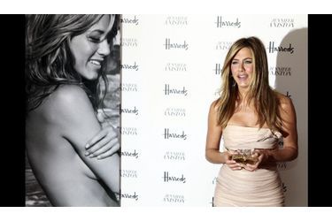 Jennifer Aniston présentait ce matin sa nouvelle fragrance simplement baptisée &quot;Jennifer Aniston&quot; chez Harrods, à Londres.