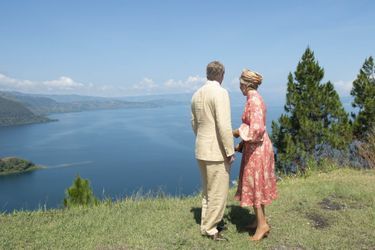 La reine Maxima et le roi Willem-Alexander des Pays-Bas le 12 mars 2020 au lac Toba sur l'île de Sumatra 