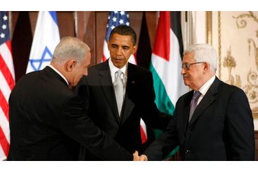 Cela aurait pu être une poignée de main historique, comme celle entre Yasser Arafat et Itzhak Rabin, scellant les accords d’Oslo en 1993. Mais malheureusement, le sommet tripartite de mardi entre le président américain, le Premier ministre israélien Benjamin Netanyahu et le président palestinien Mahmoud Abbas n&#039;a pas permis d&#039;annoncer la reprise des négociations, interrompues depuis décembre. Sans surprise, Barack Obama n’a pu que souligner l&#039;urgence qu&#039;il y avait à résoudre un conflit vieux de 60 ans, appelant les deux parties à faire preuve de «flexibilité, de sens commun et de sens du compromis».