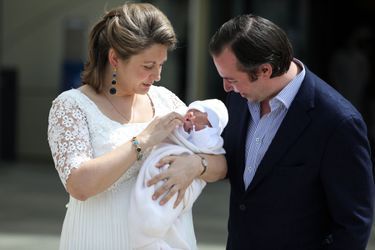 La princesse Stéphanie et le grand-duc héritier Guillaume de Luxembourg avec leur fils, le prince Charles, à Luxembourg le 13 mai 2020