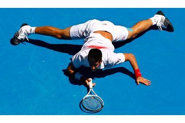 Novak Djokovic tisse sa toile sur les courts australiens. Le Serbe s'est facilement s'est facilement qualifié pour les quarts de finale de l'Open d'Australie en sortant Fernando Verdasco en trois sets.