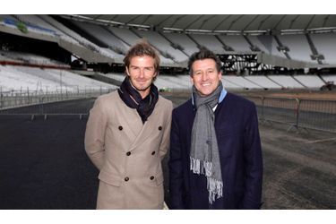 Le footballeur David Beckham a visité les futures installations sportives des Jeux olympiques de Londres en compagnie du président du comité d&#039;organisation, l&#039;ancien athlète Sebastian Coe.