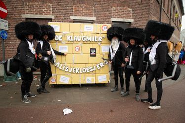 Carnaval d'Alost, en Belgique, le 23 février 2020. Des Juifs sont caricaturés en insectes.