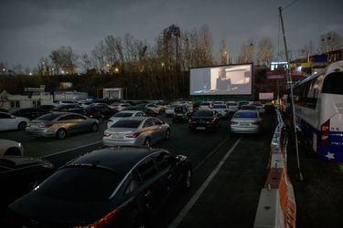 Cinéma en plein air à Séoul, le 21 mars 2020.
