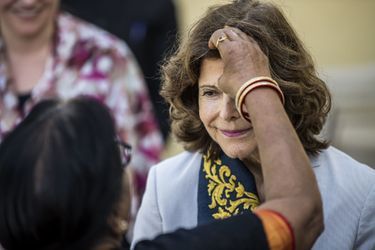 La reine Silvia de Suède à Rishikesh, le 5 décembre 2019