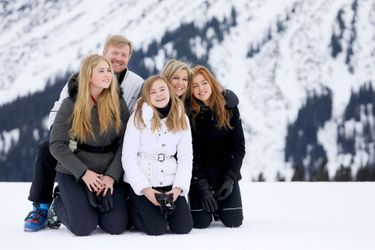La reine Maxima et le roi Willem-Alexander des Pays-Bas avec leurs filles à Lech, le 25 février 2020