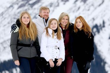 La reine Maxima et le roi Willem-Alexander des Pays-Bas avec leurs filles à Lech, le 25 février 2020