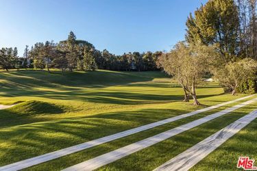 Lori Loughlin et Mossimo Giannulli ont mis leur somptueuse villa de Bel Air en vente pour 28 millions de dollars. 