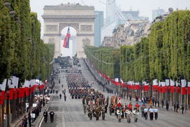 Défilé du 14-juillet sur les Champs-Elysées. 