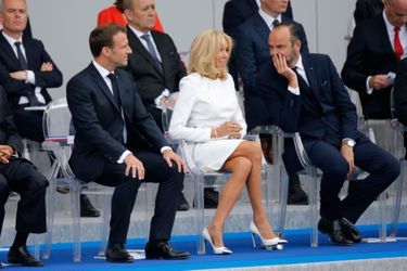 Emmanuel Macron, son épouse Brigitte et Edouard Philippe lors du défilé du 14-Juillet. 