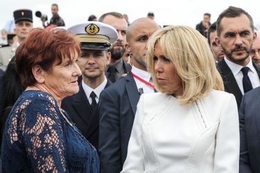 Brigitte Macron rencontre des soldats et leurs proches. 