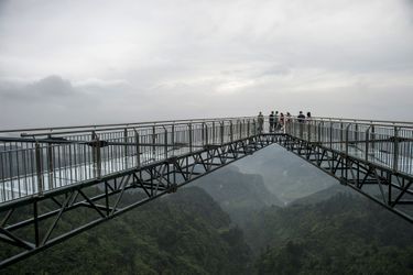 Nouvelle passerelle en verre de 123 mètres de haut, et 69,6 mètres de long en Chine.