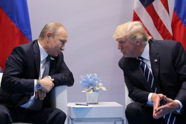 Vladimir Poutine et Donald Trump à Hambourg, le 7 juillet 2017.