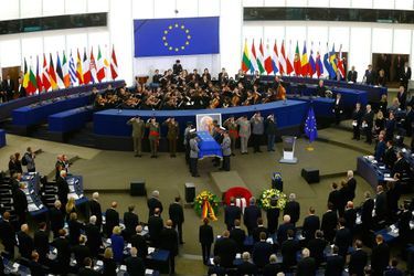 Hommage rendu à l'ancien chancelier allemand Helmut Kohl dans l'hémicycle du Parlement européen à Strasbourg.