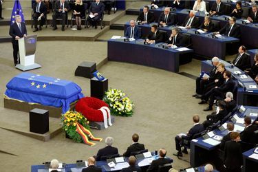 Discours d'Antonio Tajani lors de l'hommage rendu à l'ancien chancelier allemand Helmut Kohl dans l'hémicycle du Parlement européen à Strasbourg.