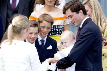 Le prince Amedeo de Belgique, sa femme Lili et leur fille Anna Astrid avec la princesse Louise et les princes Aymeric et Nicolas à Waterloo, le 29 juin 2017