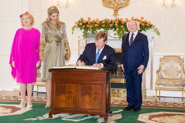 La reine Maxima et le roi Willem-Alexander des Pays-Bas avec le couple présidentiel irlandais à Dublin, le 12 juin 2019