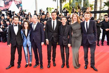 L'équipe du film de "120 battements par minute", sur les marches du Palais des Festivals, le 20 mai 2017.