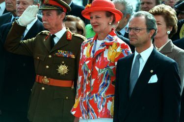 Le grand-duc Jean de Luxembourg avec la reine Margrethe II de Danemark et le roi Carl XVI Gustaf de Suède, le 8 mai 1995