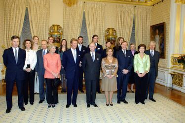 L'ex-grand-duc Jean de Luxembourg avec certains de ses enfants et petits-enfants pour ses 85 ans, en janvier 2006