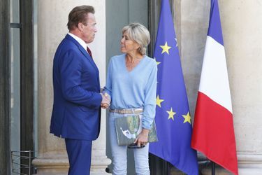 Arnold Schwarzenegger et Brigitte Macron vendredi à l'Elysée.