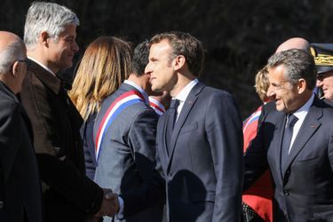 Emmanuel Macron salue Laurent Wauquiez, président des Républicains.&nbsp;