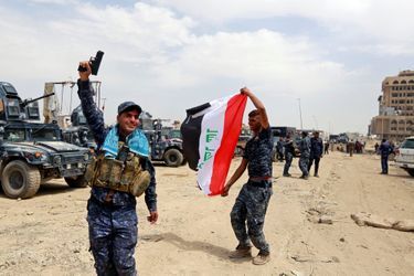Les Troupes Irakiennes Célèbrent La Libération De Mossoul, Dimanche 8 Juillet 13