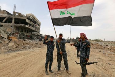 Les Troupes Irakiennes Célèbrent La Libération De Mossoul, Dimanche 8 Juillet 15