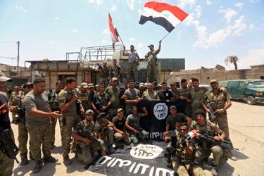 Les Troupes Irakiennes Célèbrent La Libération De Mossoul, Dimanche 8 Juillet 2