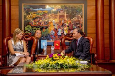 La reine Maxima des Pays-Bas avec le ministre de l'Agriculture vietnamien à Hanoï, le 1er juin 2017