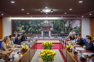 La reine Maxima des Pays-Bas à une réunion avec le ministre des Finances vietnamien à Hanoï, le 1er juin 2017