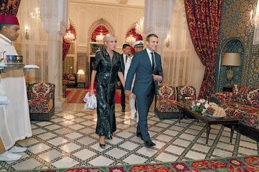Le couple présidentiel arrive au dîner offert par le roi Mohammed VI, dans sa résidence privée, pour célébrer la rupture du jeûne.