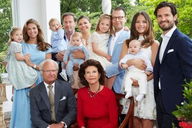 Le prince Alexander de Suède avec ses parents et la famille royale suédoise. Photo réalisée à l'été 2016 et diffusée par le Palais le 1er janvier 2017